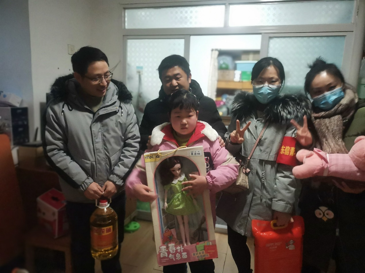 傳遞愛心，助力成長(zhǎng)︱東信醫(yī)藥青年文明號(hào)探望扶貧結(jié)對(duì)對(duì)象