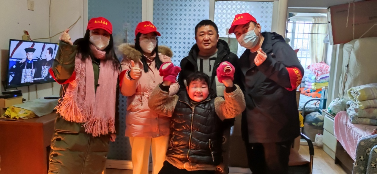 點亮愛心，幫扶成長 | 東信醫(yī)藥團(tuán)支部為扶貧結(jié)對兒童送溫暖